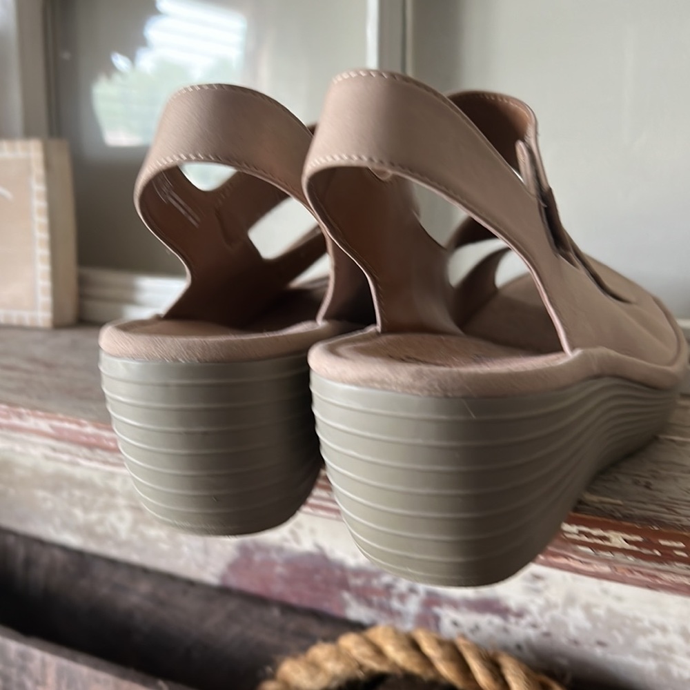 Clarks Nude Pink Wedge Sandals - Picture 4 of 7